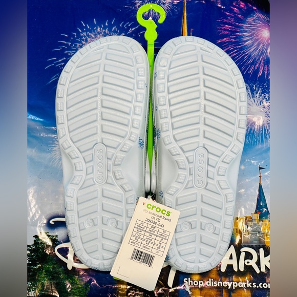 💙 Disney Christmas Holiday 2023 Crocs Mickey And Minnie Skating New with tags - Picture 10 of 14